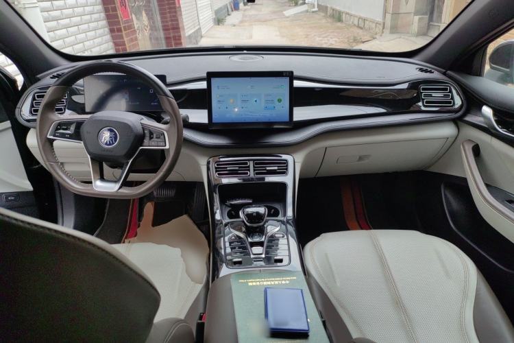 Used BYD Qin PLUS 2023 Champion Edition DM-i 55KM Leading Model Center Console