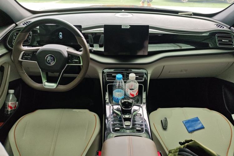 Used BYD Qin PLUS 2023 Champion Edition DM-i 120KM Leading Model Center Console