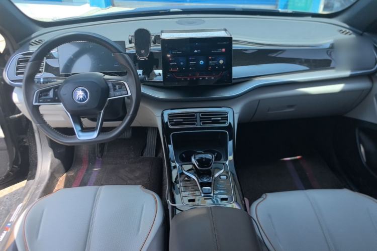 Used BYD Qin PLUS 2023 Champion Edition DM-i 55KM Superior Model Center Console