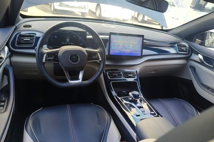 Used BYD Qin PLUS 2023 Champion Edition DM-i 55KM Superior Model Center Console