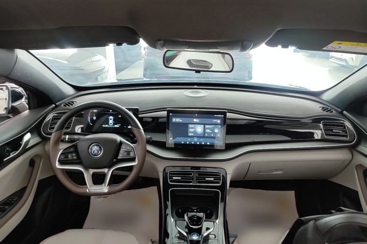 Used BYD Qin PLUS 2023 Champion Edition EV 510KM Leading Model Center Console