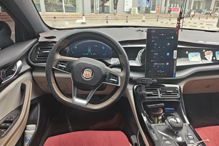 Used BYD Qin PLUS 2023 Champion Edition DM-i 55KM Leading Model Center Console