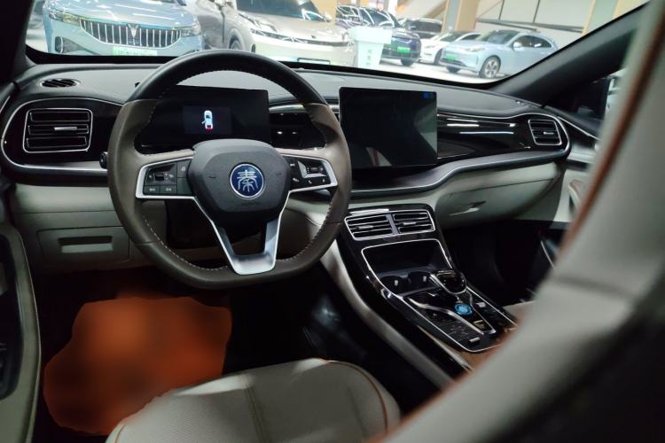 Used BYD Qin PLUS 2023 Champion Edition DM-i 120KM Leading Model Center Console