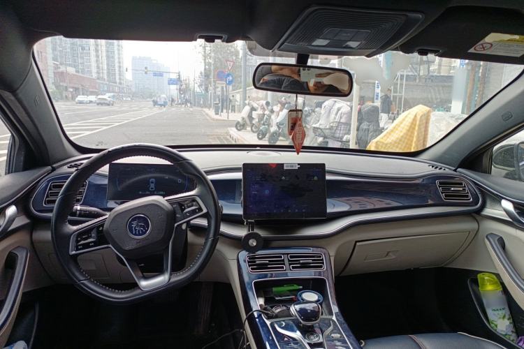 Used BYD Qin PLUS 2023 Champion Edition DM-i 120KM Leading Model Center Console