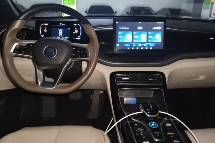 Used BYD Qin PLUS 2023 Champion Edition DM-i 120KM Leading Model Center Console