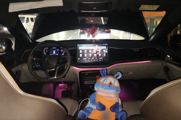 Used BYD Qin PLUS 2023 Champion Edition DM-i 120KM Excellence Model Center Console