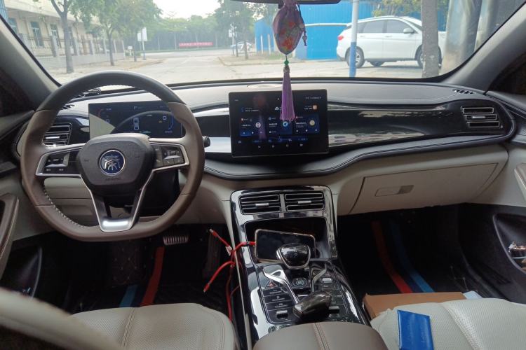 Used BYD Qin PLUS 2023 Champion Edition DM-i 55KM Leading Model Center Console