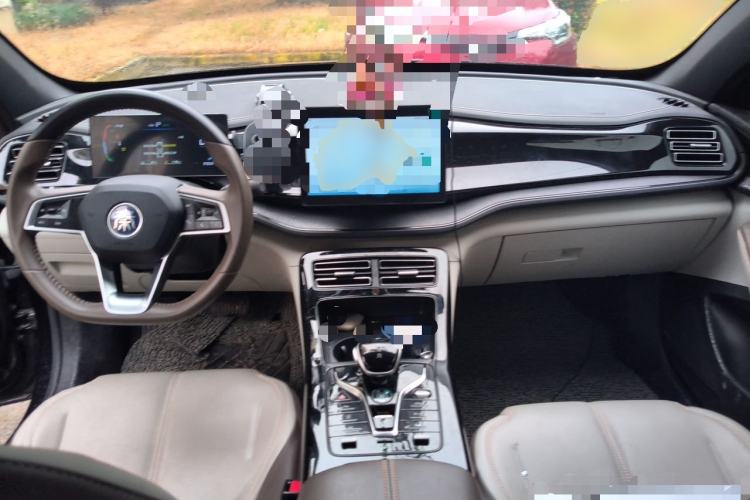 Used BYD Qin PLUS 2023 Champion Edition DM-i 55KM Leading Model Center Console