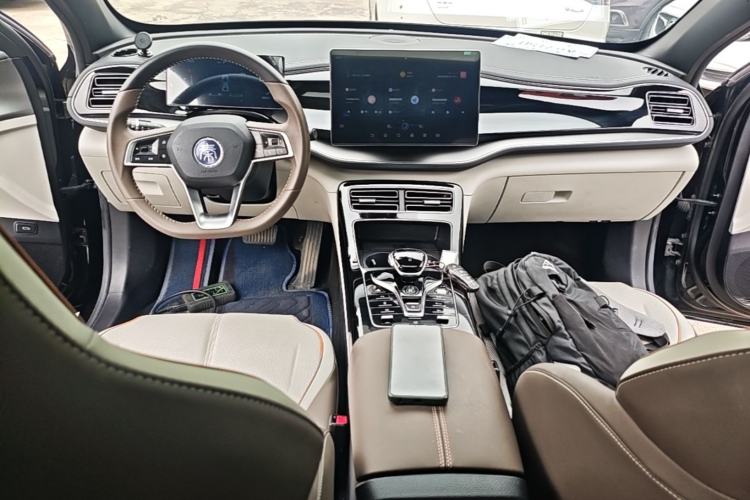 Used BYD Qin PLUS 2023 Champion Edition DM-i 120KM Beyond Model Center Console