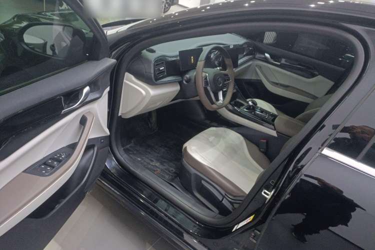 Used BYD Qin PLUS 2023 Champion Edition DM-i 55KM Leading Model Driver Seat