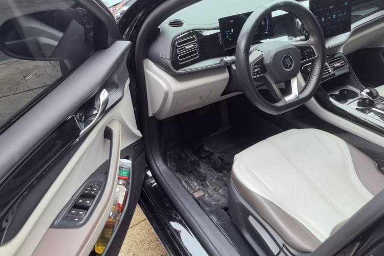 Used BYD Qin PLUS 2023 Champion Edition DM-i 120KM Leading Model Driver Seat