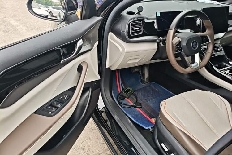 Used BYD Qin PLUS 2023 Champion Edition DM-i 120KM Beyond Model Driver Seat