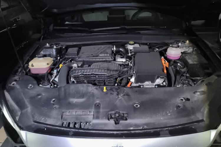 Used BYD Qin PLUS 2023 Champion Edition DM-i 120KM Leading Model Engine Bay