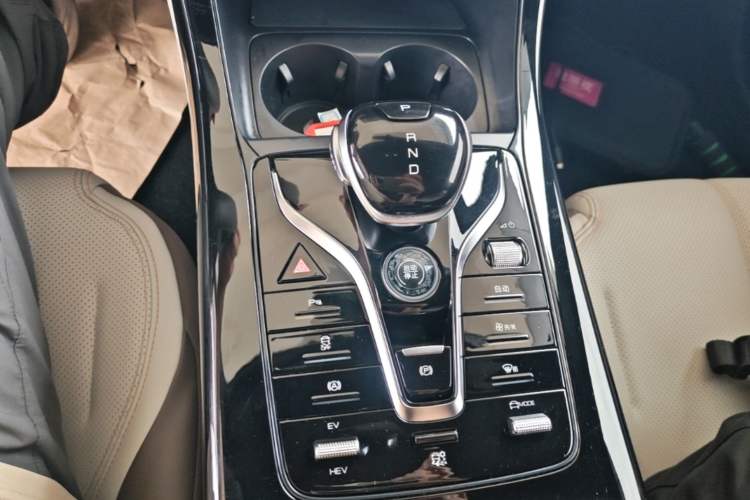 Used BYD Qin PLUS 2023 Champion Edition DM-i 55KM Leading Model Gear Lever