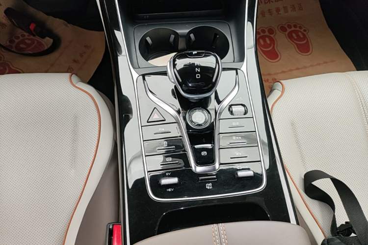 Used BYD Qin PLUS 2023 Champion Edition DM-i 120KM Beyond Model Gear Lever