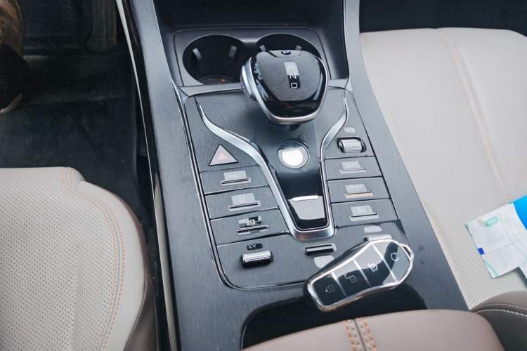Used BYD Qin PLUS 2023 Champion Edition DM-i 55KM Leading Model Gear Lever