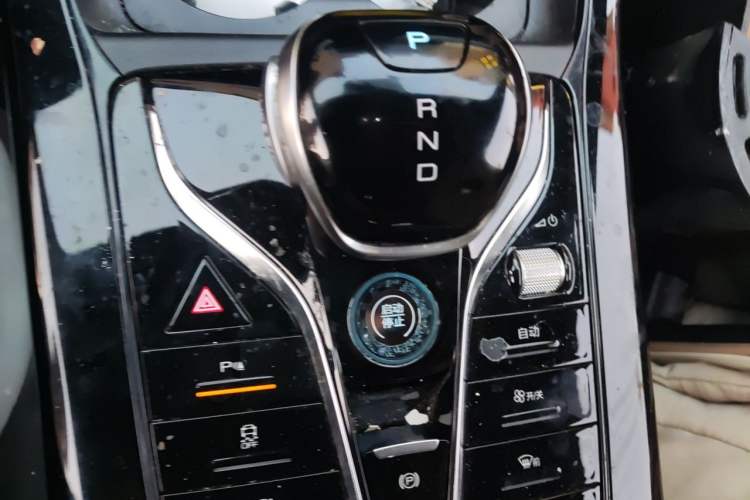 Used BYD Qin PLUS 2023 Champion Edition DM-i 55KM Leading Model Gear Lever