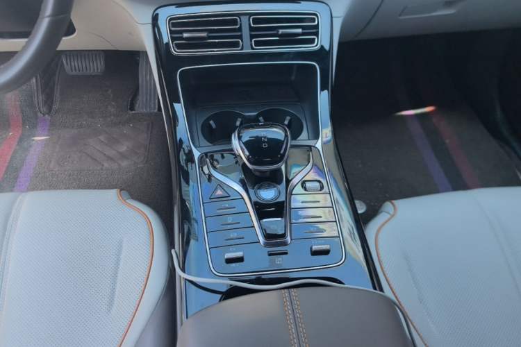 Used BYD Qin PLUS 2023 Champion Edition DM-i 55KM Superior Model Gear Lever