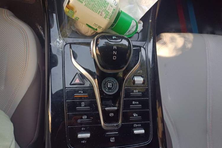 Used BYD Qin PLUS 2023 Champion Edition DM-i 55KM Leading Model Gear Lever