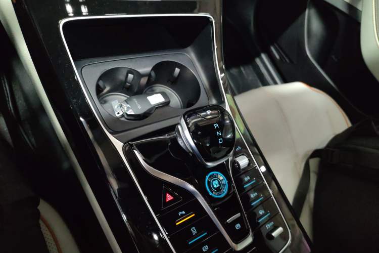 Used BYD Qin PLUS 2023 Champion Edition DM-i 120KM Leading Model Gear Lever