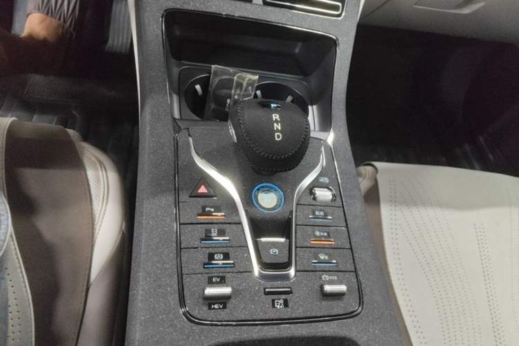 Used BYD Qin PLUS 2023 Champion Edition DM-i 55KM Leading Model Gear Lever
