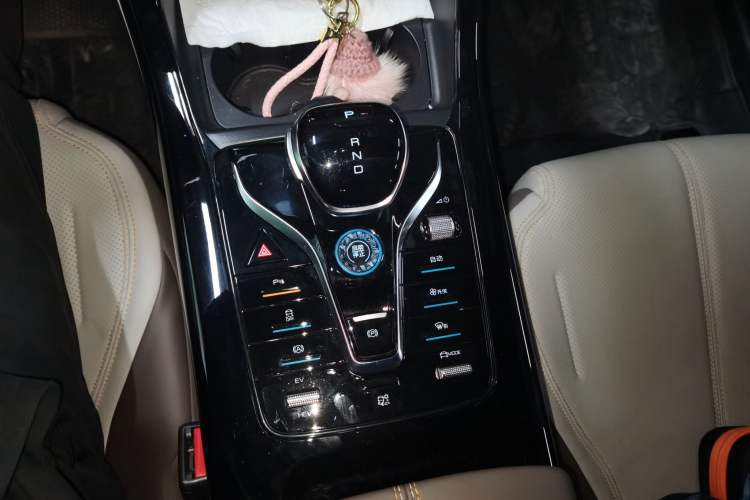 Used BYD Qin PLUS 2023 Champion Edition DM-i 55KM Leading Model Gear Lever