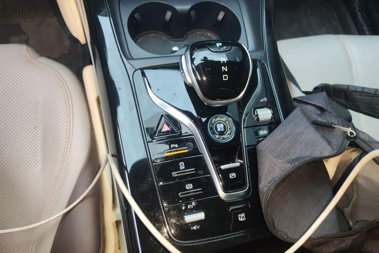 Used BYD Qin PLUS 2023 Champion Edition DM-i 55KM Leading Model Gear Lever