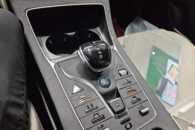 Used BYD Qin PLUS 2023 Champion Edition DM-i 55KM Superior Model Gear Lever