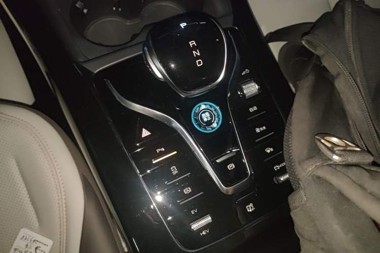 Used BYD Qin PLUS 2023 Champion Edition DM-i 55KM Leading Model Gear Lever