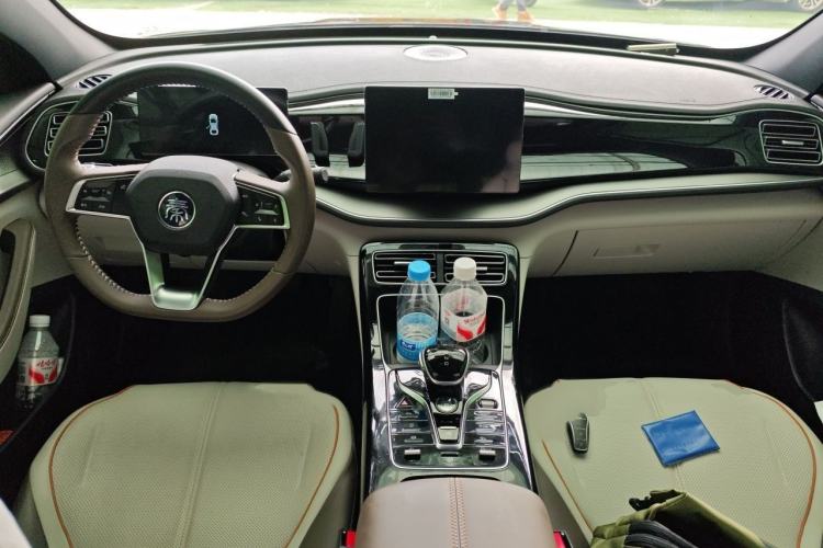 Used BYD Qin PLUS 2023 Champion Edition DM-i 120KM Leading Model Interior 2