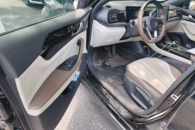 Used BYD Qin PLUS 2023 Champion Edition DM-i 55KM Leading Model Interior 3
