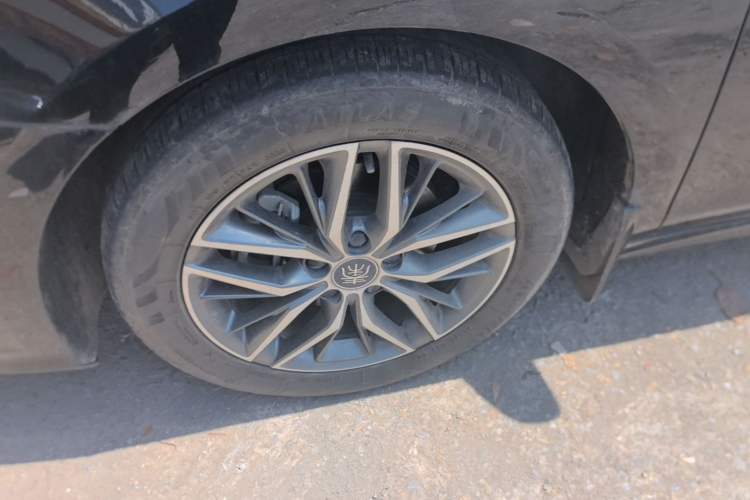 Used BYD Qin PLUS 2023 Champion Edition DM-i 55KM Superior Model Left Front Wheel Hub