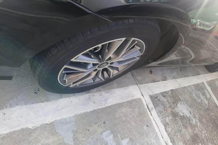 Used BYD Qin PLUS 2023 Champion Edition DM-i 55KM Superior Model Left Front Wheel Hub