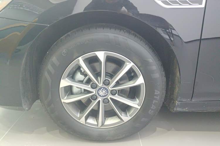 Used BYD Qin PLUS 2023 Champion Edition DM-i 55KM Leading Model Left Front Wheel Hub