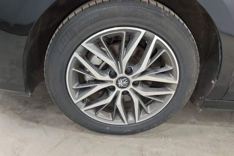 Used BYD Qin PLUS 2023 Champion Edition DM-i 55KM Superior Model Left Front Wheel Hub