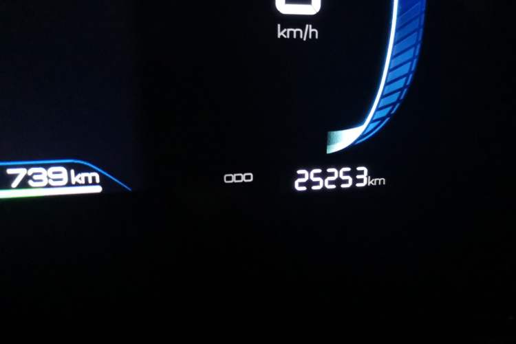 Used BYD Qin PLUS 2023 Champion Edition DM-i 120KM Excellence Model Odometer Close Up