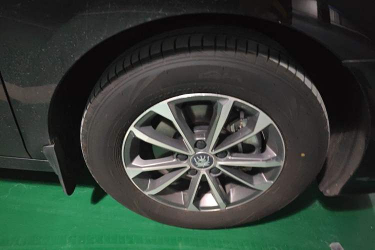 Used BYD Qin PLUS 2023 Champion Edition DM-i 55KM Leading Model Right Front Wheel Hub