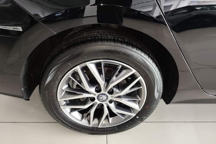 Used BYD Qin PLUS 2023 Champion Edition EV 510KM Leading Model Right Rear Wheel Hub
