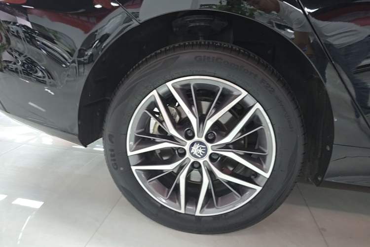 Used BYD Qin PLUS 2023 Champion Edition EV 510KM Leading Model Right Rear Wheel Hub
