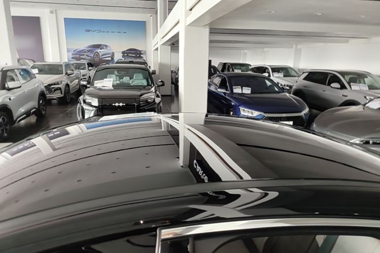 Used BYD Qin PLUS 2023 Champion Edition EV 510KM Leading Model Roof