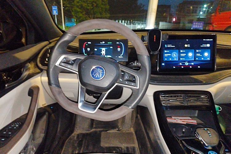 Used BYD Qin PLUS 2023 Champion Edition DM-i 55KM Leading Model Steering Wheel