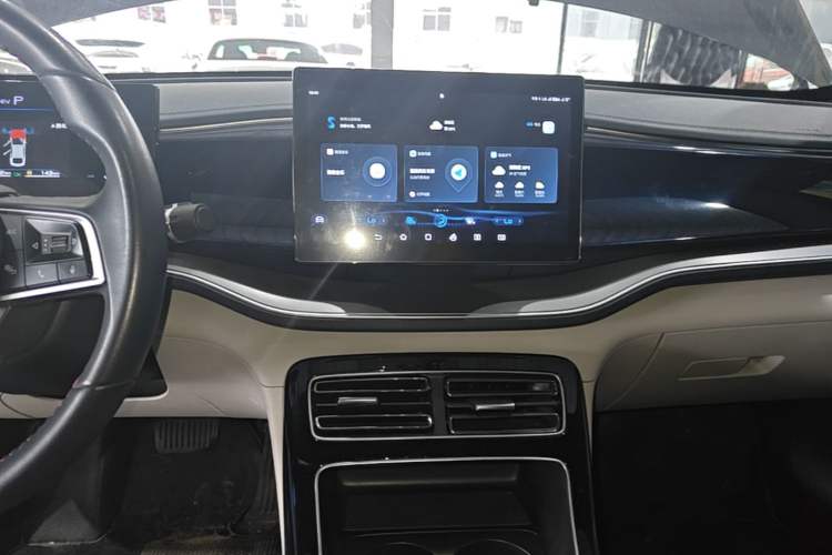 Used BYD Qin PLUS 2023 Champion Edition DM-i 120KM Leading Model Audio And AC Panel