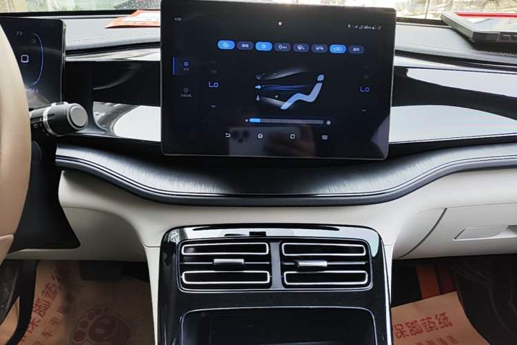 Used BYD Qin PLUS 2023 Champion Edition DM-i 55KM Leading Model Audio And AC Panel