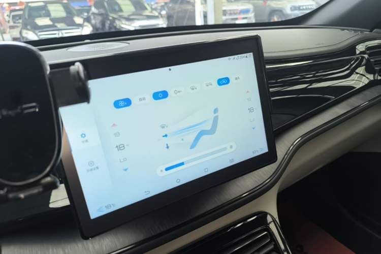 Used BYD Qin PLUS 2023 Champion Edition DM-i 55KM Leading Model Audio And AC Panel