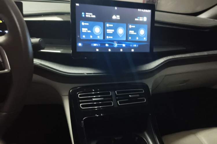 Used BYD Qin PLUS 2023 Champion Edition DM-i 55KM Leading Model Audio And AC Panel