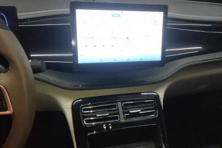 Used BYD Qin PLUS 2023 Champion Edition DM-i 55KM Leading Model Audio And AC Panel