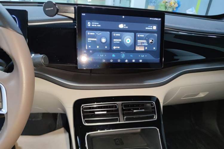 Used BYD Qin PLUS 2023 Champion Edition DM-i 55KM Superior Model Audio And AC Panel