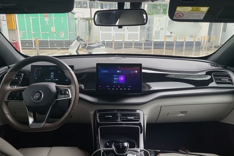 Used BYD Qin PLUS 2023 Champion Edition DM-i 55KM Superior Model Center Console