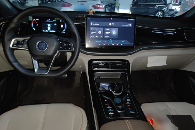 Used BYD Qin PLUS 2023 Champion Edition DM-i 120KM Beyond Model Center Console