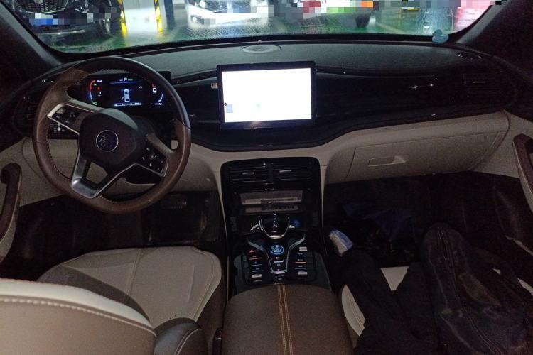 Used BYD Qin PLUS 2023 Champion Edition DM-i 55KM Leading Model Center Console